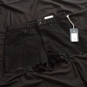 Cute Shredded Short Shorts 🖤